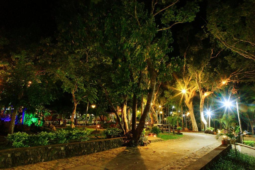 Villa Khadine Grand Vista Resort Coron Exteriör bild